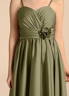 Azazie Catalina Junior Vestido de Pistacho de Satén Elástico de Corte en A con Escote de Corazón image8