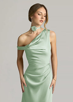 front Collana con corda e fiore di rosa in tinta