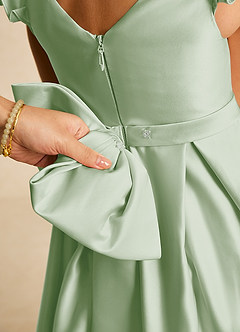 Azazie Francine Robe Demoiselle D'honneur Fillette Robe Trapèze en Mat Satiné Arc Vert Sauge image4