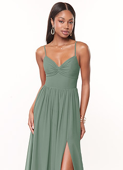 Azazie Zeya Vestidos de damas de honor Vestido de Salvia Plateada de Gasa de Corte en A con Cuello en V plisado image5