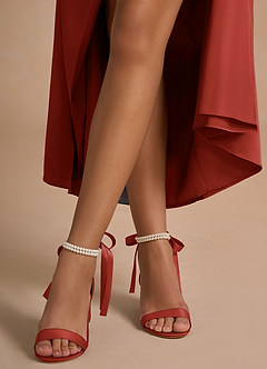 front Sandalias de tacón grueso con punta abierta, lazo y perla de satén mate a juego