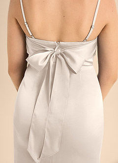 Azazie Mai Junior Robe Fourreau en Satin extensible Décolleté en cœur Albâtre Blanc image6