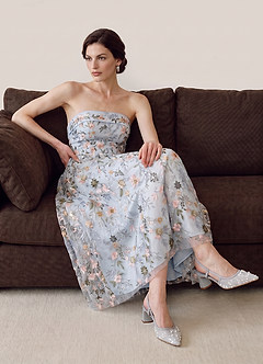 front Pärlprydda ljusblå slingbackklackar med spetsig tå