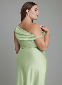 Azazie Emerson Vestidos de damas de honor Vestido Salvia Polvorienta de Satén Metálico de Corte Sirena con Hombros descubiertos image6