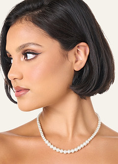 front Elegant Pearl Necklace
