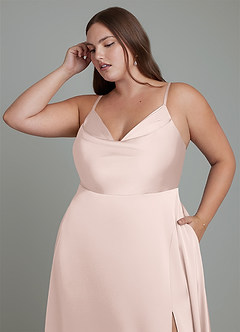 Azazie Sarella Robes de demoiselle d'honneur Robe Trapèze en Satin extensible Plissé Rose Pâle image6