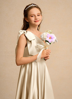 Azazie Guppy Girls Formal Blumenmädchenkleider A-Linie One-Shoulder Matte Satin Kleid Champagner image6