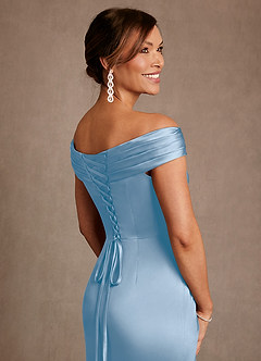 Azazie Bedford Mère de la mariée Robes Robe Fourreau en Satin extensible Plissé Poudre Bleue image6