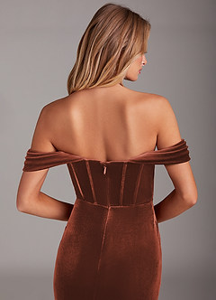 Azazie Jas Vestidos de damas de honor Vestido de Terracota de terciopelo de Corte Recto Convertible con Corsé con hombros descubiertos image7