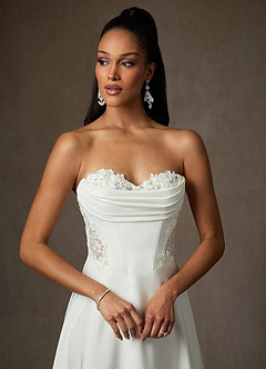 Azazie Ganelle Vestidos de novia Vestido de Diamante Blanco de Satén con cara trasera de crepé de Corte en A con Escote de Corazón image9