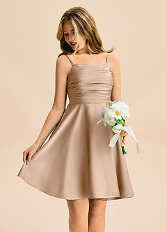 Azazie Miko Junior Vestido de Gris Pardo de Satén Elástico de Corte en A con Plisado image4