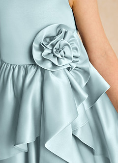 Azazie Hermia Blumenmädchenkleider A-Linie ärmellos Matte Satin Kleid Nebel image6