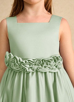 Azazie Peaches vestidos de niña de las flores Vestido de Salvia Polvorienta de Satin Mate de Corte En A con Lazo image5