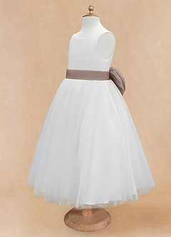 Azazie Kavi Blumenmädchenkleider A-Linie Schleifen Matte Satin Kleid Elfenbein Taupe image9