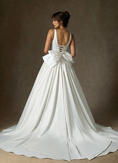 Azazie Cyanne 웨딩드레스 볼가운 포켓이 있는 스트레치 새틴 채플 트레인 드레스 image2