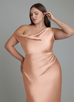 Azazie Emerson Vestidos de damas de honor Vestido Oro Rosa de Satén Elástico de Corte Sirena con Hombros descubiertos image12