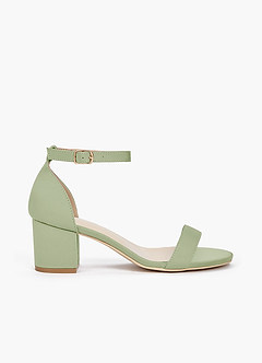 front Farblich passende Sandalen aus Stretch-Satin mit einem Riemen und Schnalle und Blockabsatz