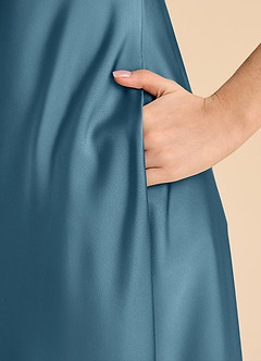 Azazie Sissy Junior Abito A-Line in Raso Elasticizzato a Spalla Scoperta Bermuda image7