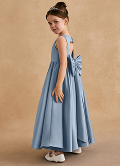 Azazie Bettie Robe Demoiselle D'honneur Fillette Robe Trapèze en Mat Satiné Arc Bleu Poussiéreux image3