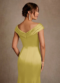 Azazie Aberdeen vestidos de madre de la novia Vestido de Canario de Satén Elástico de Corte Recto con Plisado image5