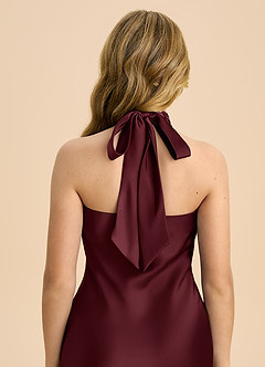 Azazie Chickie Junior Vestido de Cabernet de Satén Elástico de Corte Recto con Plisado image6