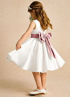Azazie Sosie Robe Demoiselle D'honneur Fillette Robe Trapèze en Mat Satiné Plissé Ivoire Rose Poussiéreux image4