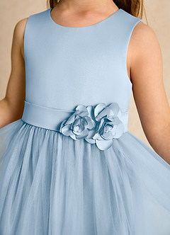 Azazie Miracle Blumenmädchenkleider A-Linie Schleifen Matte Satin Kleid Puderblau image6