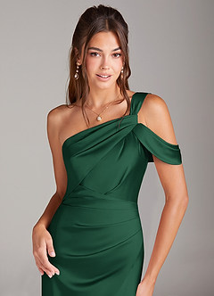 Azazie Wynter Robes de demoiselle d'honneur Robe Fourreau en Satin extensible Épaule décolletée Vert Foncé image5