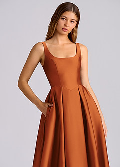 Azazie Amalie Abiti da Damigella Abito A-Line in Raso Elasticizzato Plissettato Cannella image2