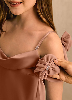 Azazie Kai Girls Formal Sukienki dla dziewczynek sypiących kwiaty Osłona Pofałdowany Satyna elastyczna Długość podłogi Sukienka image6