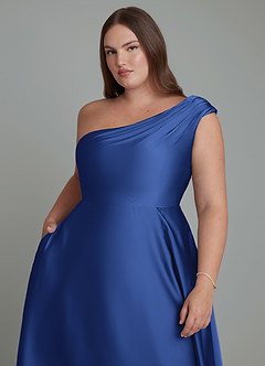 Azazie Melanie Vestidos de damas de honor Vestido Azul Real de Satén Elástico de Línea A con Hombros descubiertos image6