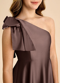 Azazie Penguin Junior A라인 절하다 스트레치 새틴 플로어 길이 주니어 신부 들러리 드레스 image7