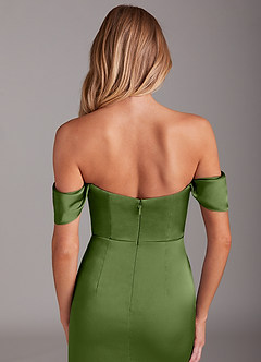 Azazie Saige Jurken voor bruidsmeisjes Jurk van Stretch Satijn met Kolom Off the Shoulder Jeneverbes image9