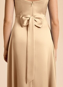 Azazie Kiki Junior Robe Trapèze en Satin extensible Arc Champagne image4