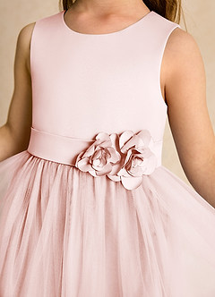 Azazie Miracle Robe Demoiselle D'honneur Fillette Robe Trapèze en Mat Satiné Arc Rose Pâle image6