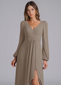 Azazie Omari Robes de demoiselle d'honneur Robe Trapèze en Mousseline de soie Manche longue Taupe image7