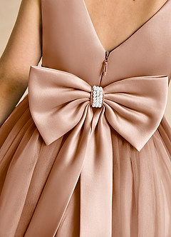 Azazie Tadpole Robe Demoiselle D'honneur Fillette Robe Trapèze en Mat Satiné Plissée Champagne Rosé image6