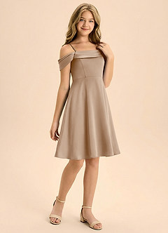 Azazie Anselie Junior Vestido de Gris Pardo de Satén Elástico de Corte en A con Plisado image6