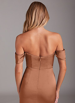 Azazie Saige Jurken voor bruidsmeisjes Jurk van Stretch Satijn met Kolom Off the Shoulder Bronzeertint image9