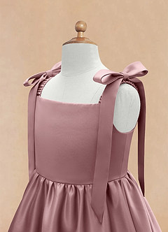 Azazie Chelsie vestidos de niña de las flores Vestido de Rosa Polvorienta de Satin Mate de Corte En A con Lazo image8