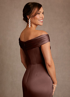 Azazie Bedford Abiti per la Madre della Sposa Abito Tubino in Raso Elasticizzato Plissettato Espresso image6