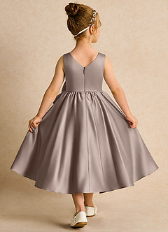 Azazie Hermia Robe Demoiselle D'honneur Fillette Robe Trapèze en Mat Satiné Sans manches Taupe image2