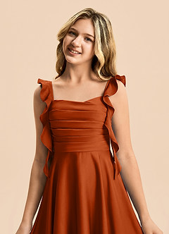Azazie Kira Junior Vestido de Naranja Quemada de Satén Elástico de Corte en A con Volante image7