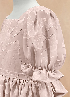 Azazie Joss Robe Demoiselle D'honneur Fillette Robe Trapèze en Blumen-Burnout avec manches Rose Pâle image7