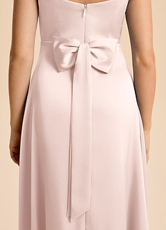 Azazie Kiki Junior Robe Trapèze en Satin extensible Arc Rose Pâle image4