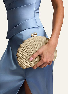 front Bijpassende metallic satijnen clutch in schelpvorm met plooien