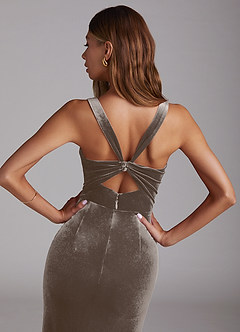 Azazie Mero Vestidos de damas de honor Vestido de Taupe Plateado de terciopelo de Corte Recto con Plisado image2