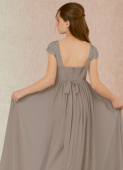 Azazie Silvermist Junior Abito A-Line in Chiffon Plissettato Taupe image7