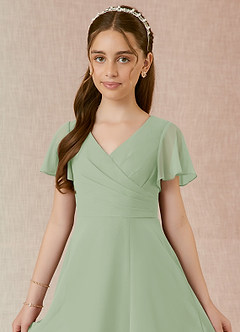 Azazie Induh Junior Vestido de Salvia Polvorienta de Gasa de Corte En A con Volante image4