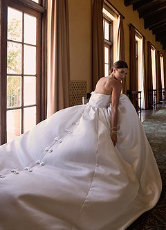 Azazie Desarae 집에서 입어보는 드레스 볼가운 스트랩리스 더블 페이스드 새틴 채플 트레인 드레스 image3